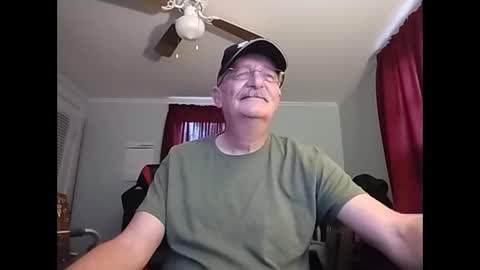 Snapshot of kabriggs136 chatting on December 4, 10:02 pm kabriggs136 online show from December 4, 10:02 pm