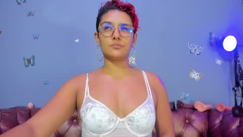 kaira_mosse_ online show from May 7, 10:55 am