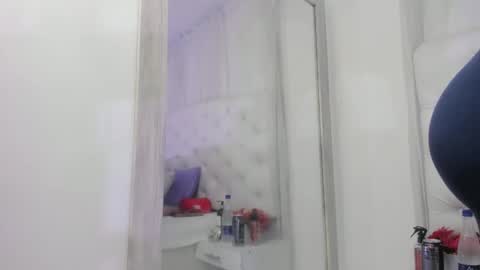 Snapshot of kamila_arias chatting on September 29, 12:48 pm online show from September 29, 12:48 pm