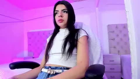 Karely online show from March 1, 3:05 pm