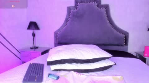 Karely online show from April 10, 4:44 pm