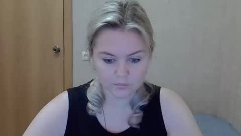 karennelsonx online show from February 12, 12:09 pm