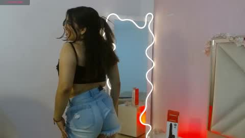 karla_tay1 online show from May 6, 12:22 pm