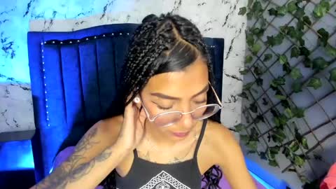 karlaslutskinny__ online show from May 20, 9:32 pm