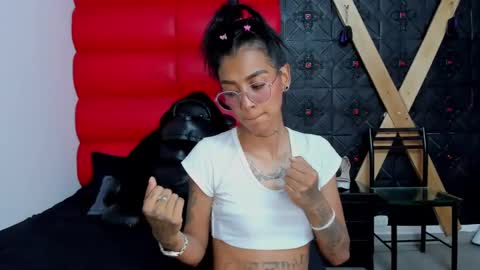 karlaslutskinny__ online show from March 15, 8:45 pm