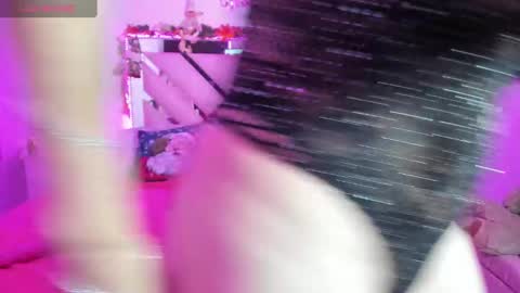 Snapshot of karly_moonn chatting on December 7, 7:43 am Karly Moonns online show from December 7, 7:43 am