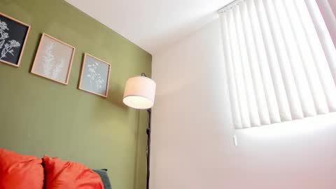 Karlye online show from October 6, 1:40 pm