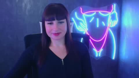 Caroline online show from December 6, 9:49 am