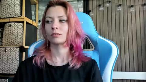 Snapshot of karoline121 chatting on October 22, 9:34 am karoline121 online show from October 22, 9:34 am