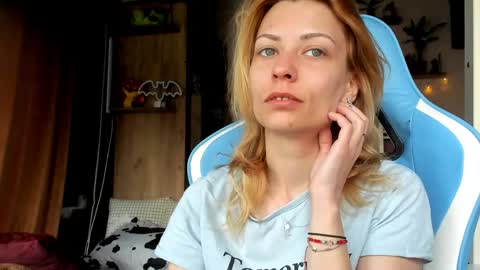 karoline121 online show from March 15, 5:12 am