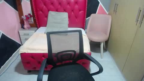 karoline_lov3 online show from February 3, 7:42 pm