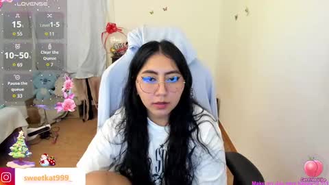 Snapshot of kat_ly_chan chatting on December 28, 4:52 pm Kat       online show from December 28, 4:52 pm