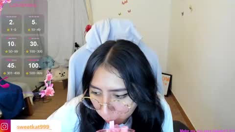 Snapshot of kat_ly_chan chatting on February 19, 12:33 pm Kat       online show from February 19, 12:33 pm