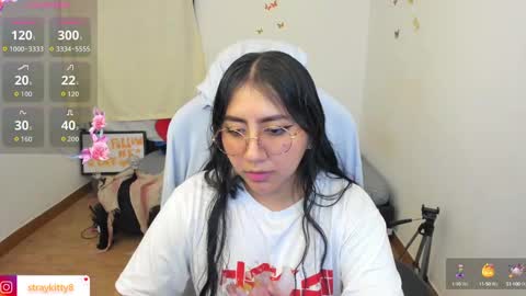 Snapshot of kat_ly_chan chatting on October 8, 1:35 am Kat       online show from October 8, 1:35 am