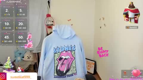 Snapshot of kat_ly_chan chatting on December 25, 7:13 pm Kat       online show from December 25, 7:13 pm