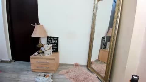 Snapshot of kate_belle chatting on February 13, 9:39 pm Kate online show from February 13, 9:39 pm