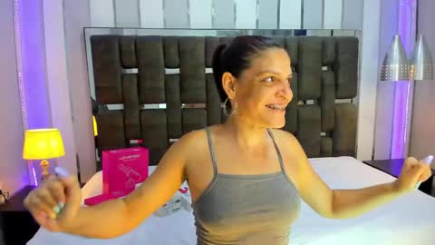 kate_roose online show from May 7, 8:37 pm