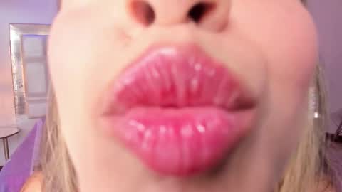 KateMoorex online show from March 23, 1:05 pm