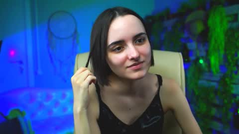 katewillows online show from March 29, 8:38 am