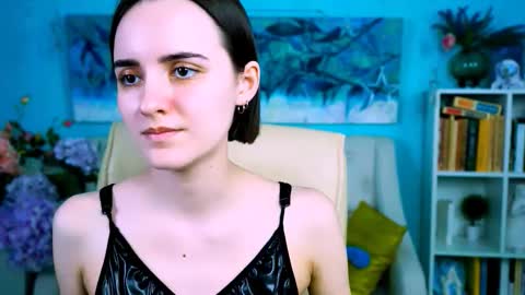 katewillows online show from March 20, 6:07 am