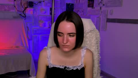 katewillows online show from April 8, 5:10 am