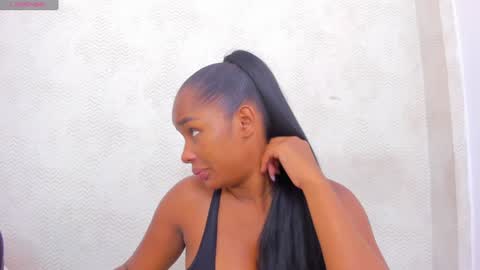 Snapshot of katherin_cruzz chatting on February 7, 1:43 pm katherin online show from February 7, 1:43 pm