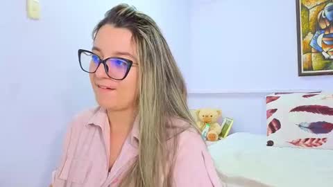 Snapshot of katia_foxx chatting on October 11, 11:19 pm Khaterine online show from October 11, 11:19 pm