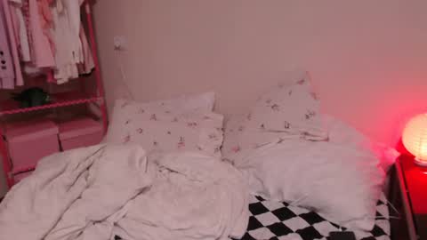 Katie Deville online show from June 27, 6:47 pm
