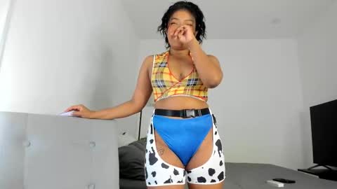 Follow me on instagram and twitter as correaktnees online show from October 31, 6:14 am