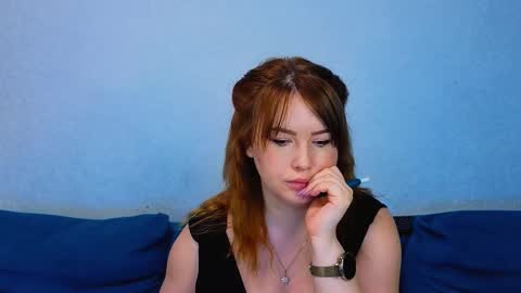 katniss_k online show from February 3, 4:54 am