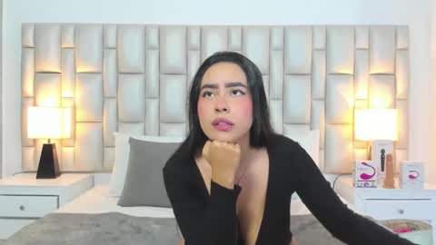 katy blonde girl and paola big boobs online show from June 1, 7:48 pm