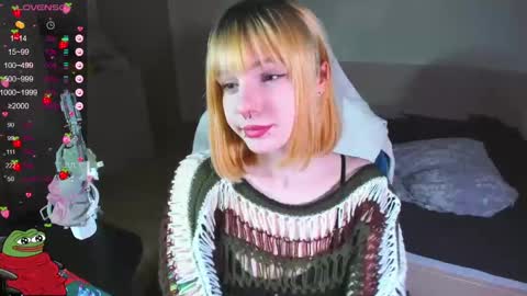 Snapshot of kawaii_power_uwu chatting on January 25, 11:55 am Kira-chan  online show from January 25, 11:55 am