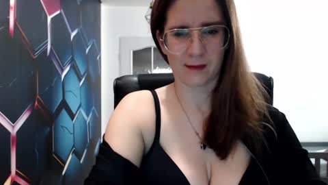 KayaLips online show from December 28, 9:30 pm