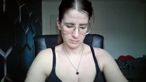 KayaLips online show from September 28, 2:15 pm