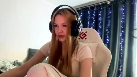 Amia online show from March 25, 5:42 pm