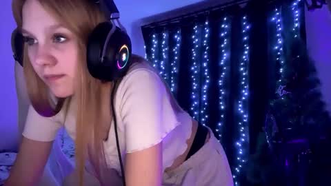 Amia online show from February 14, 7:38 pm