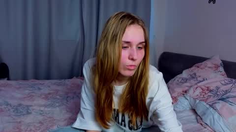 kaylamelliere online show from December 5, 8:24 am