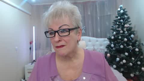 kaylesmoll online show from December 16, 8:04 pm