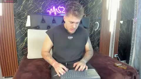 Snapshot of keane_lee chatting on October 24, 11:33 am Keane online show from October 24, 11:33 am