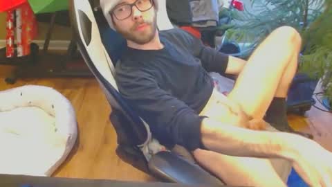 Snapshot of keegancheese chatting on February 9, 8:45 pm Tom online show from February 9, 8:45 pm