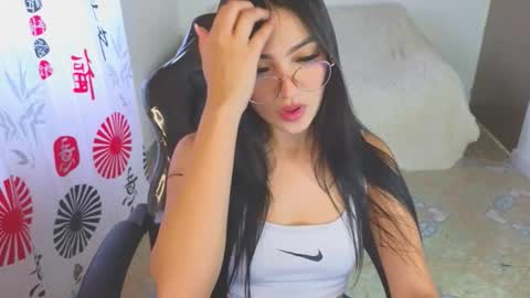 keeiity_moon online show from December 5, 2:15 pm