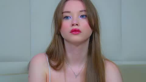 Keira online show from May 14, 6:06 pm