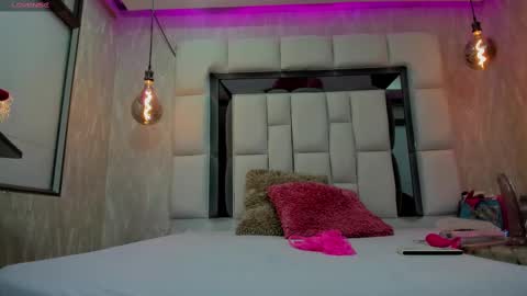 keisha_blur_ online show from February 19, 1:39 pm