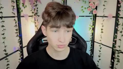 Mark online show from December 4, 1:33 pm