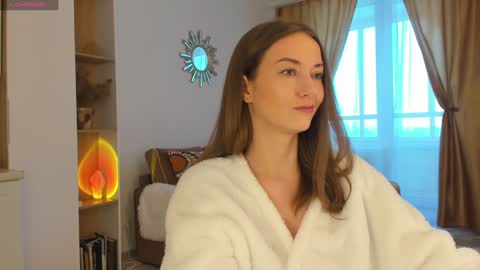 Kelly XO online show from February 4, 1:38 pm