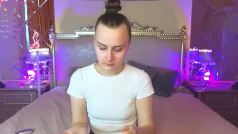 Im Kelly online show from October 9, 11:59 am