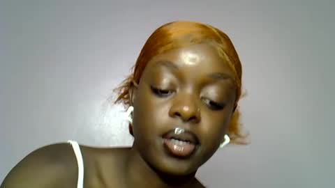 kellymine_ online show from May 18, 1:28 pm
