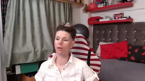 kelly online show from May 6, 11:44 pm