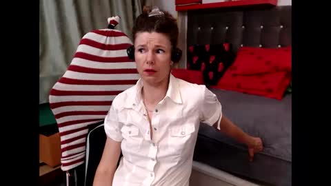 kelly online show from May 4, 10:49 pm