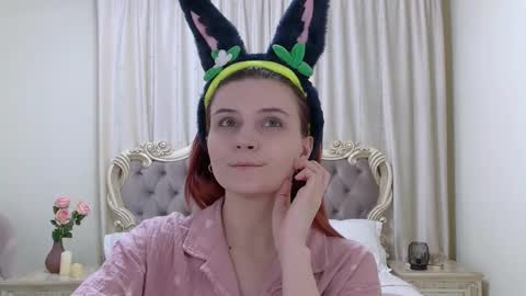 Kelly Stoneys online show from November 4, 6:31 pm